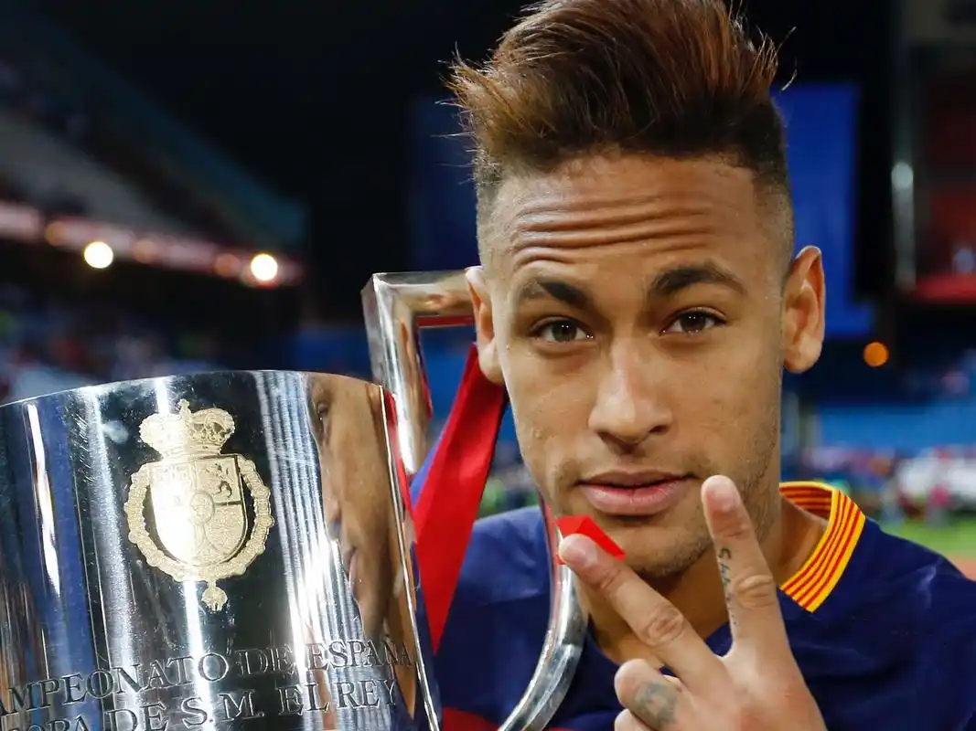 候展示微笑 候展示微笑