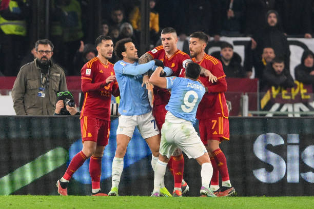 法尔克：拜仁认为他们有可能同时签下迪亚斯和沃尔特马德.