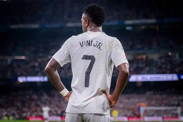 中国女曲迎首位混血运动员罗亚西：天生能跑，冲击力强｜封面头条.